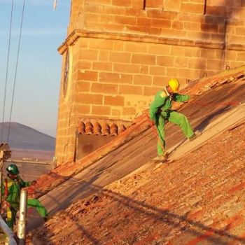 Reparación cubierta Parroquia San Vicente Mártir Cozar