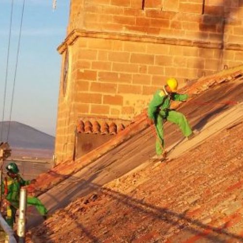 Reparación cubierta Parroquia San Vicente Mártir Cozar