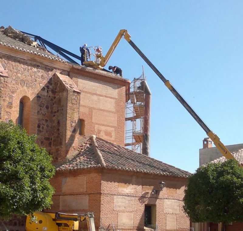 Reparación cubierta Parroquia San Bartolomé Apóstol Valenzulea