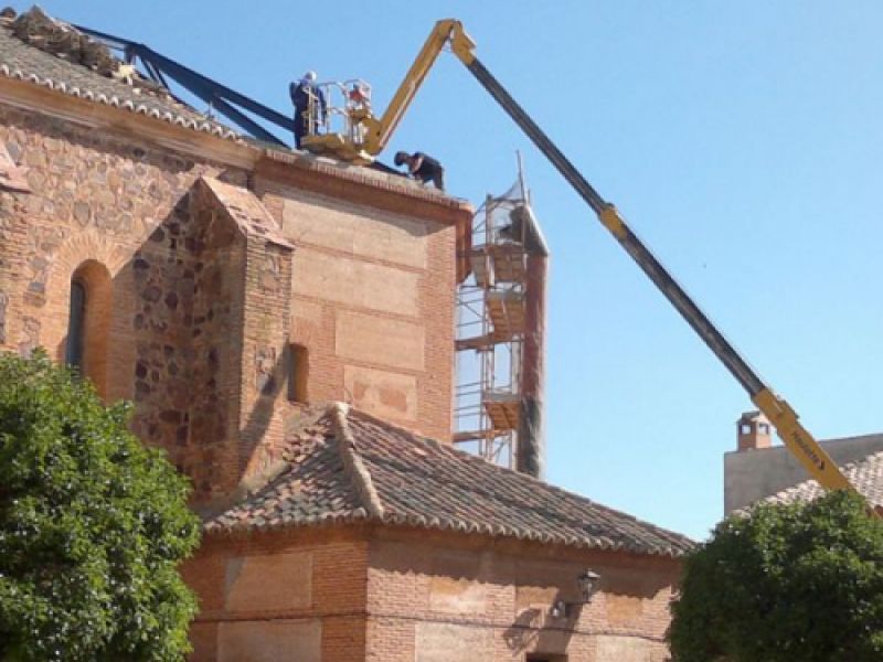 Reparación cubierta Parroquia San Bartolomé Apóstol Valenzulea